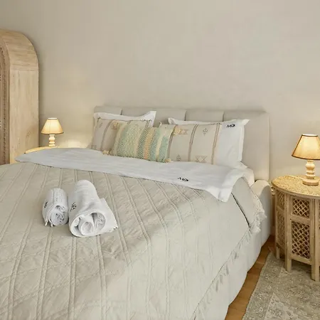 Mohost Elioré - A Story Written In Light *