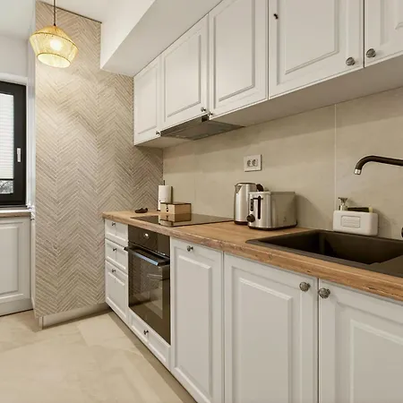 Mohost Elioré - A Story Written In Light *