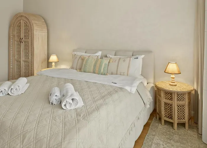 Mohost Elioré - A Story Written In Light *